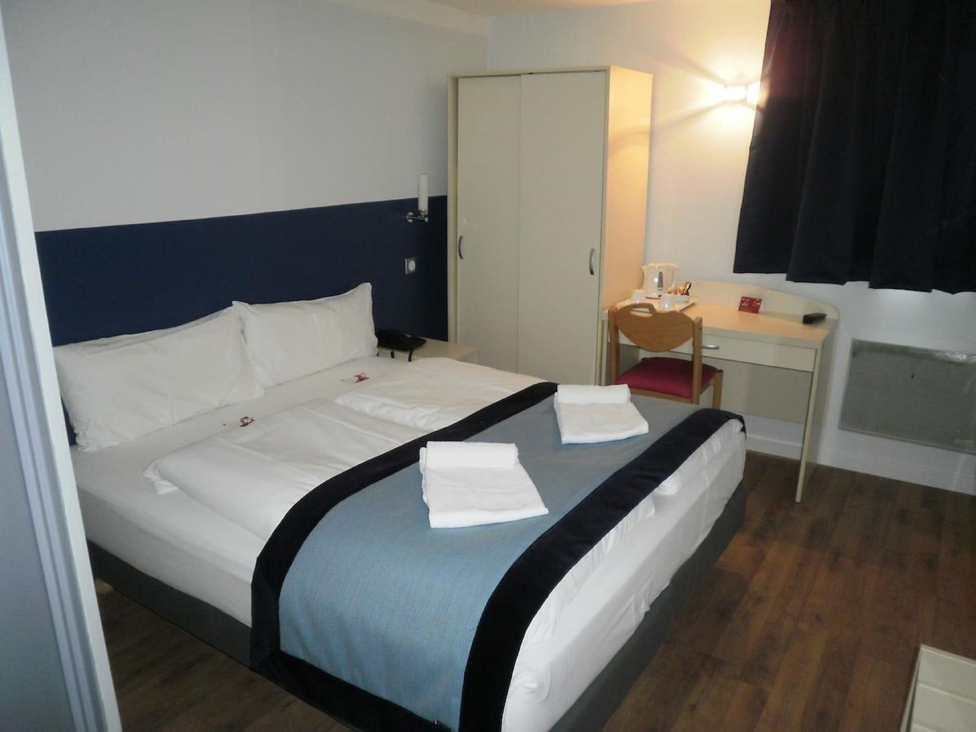 Hôtel l'Amandier Nanterre Buitenkant foto