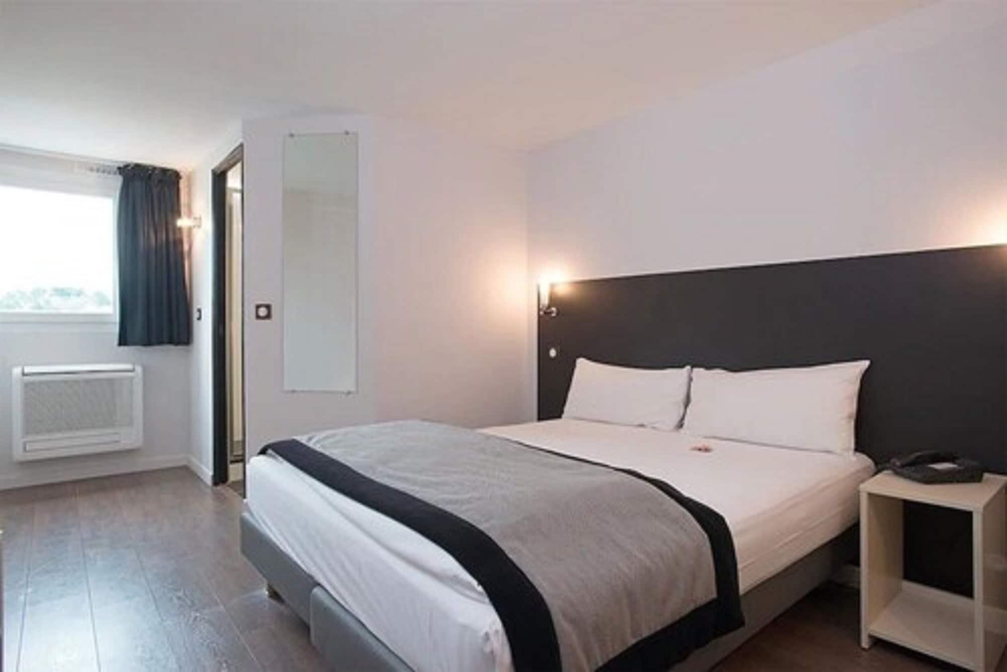 Hôtel l'Amandier Nanterre Buitenkant foto