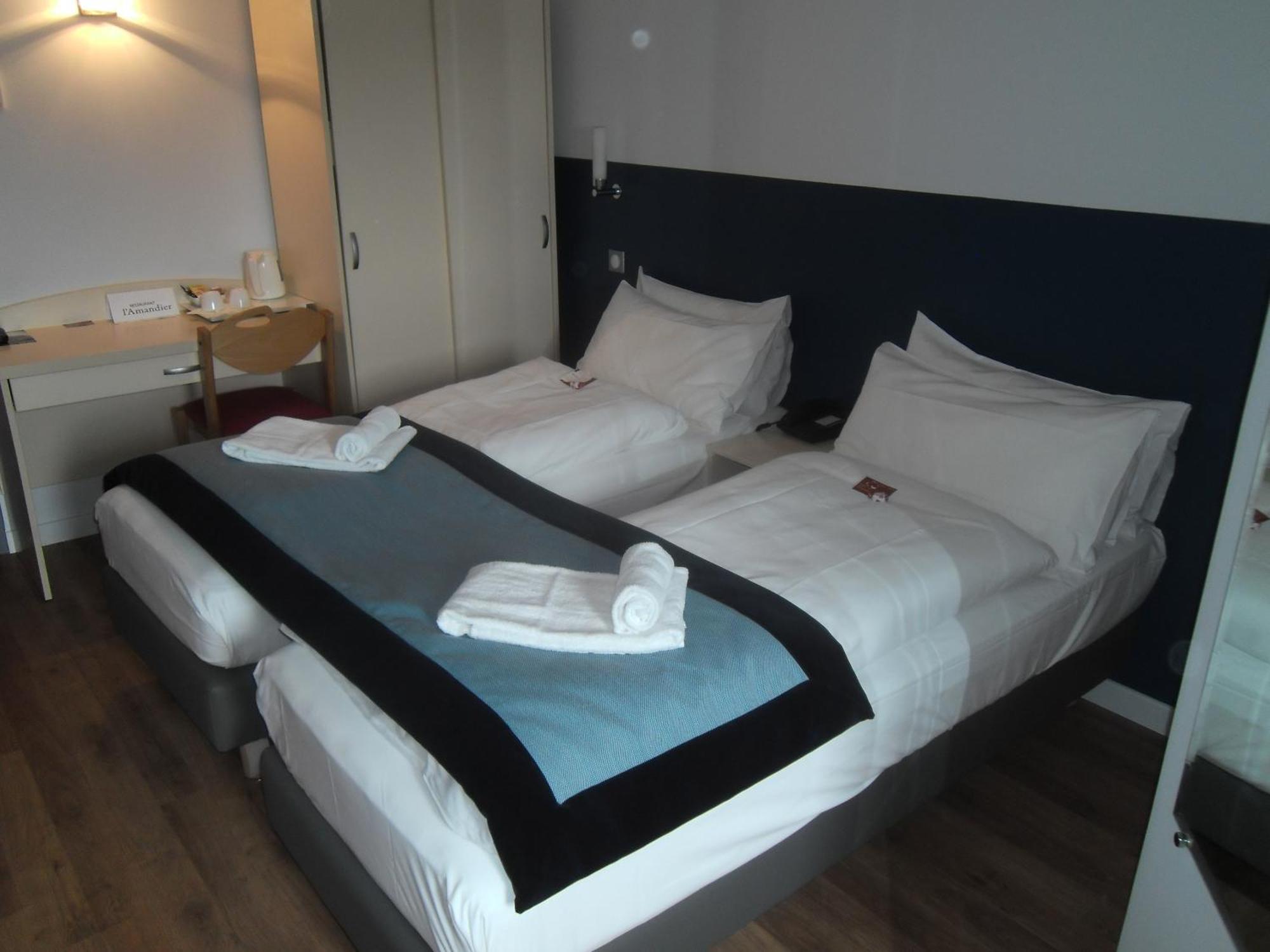 Hôtel l'Amandier Nanterre Kamer foto
