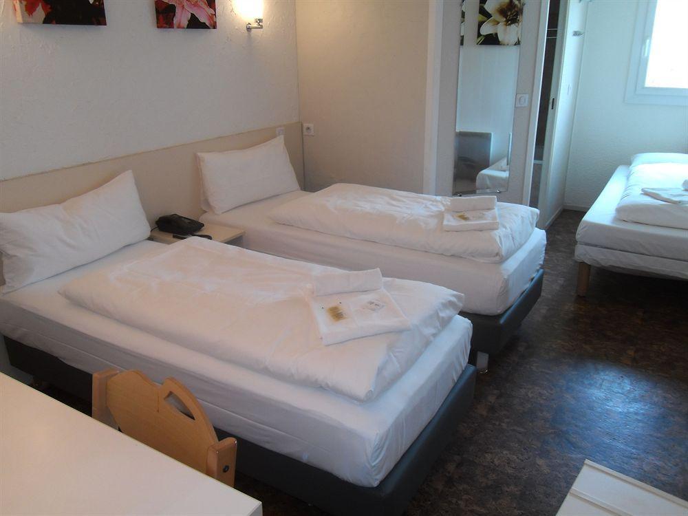 Hôtel l'Amandier Nanterre Buitenkant foto