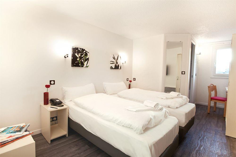 Hôtel l'Amandier Nanterre Buitenkant foto