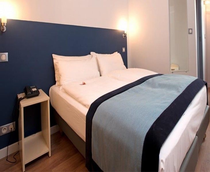 Hôtel l'Amandier Nanterre Buitenkant foto