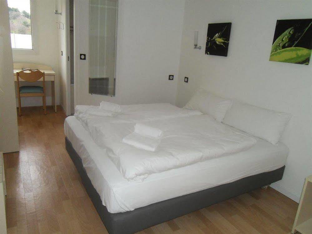 Hôtel l'Amandier Nanterre Buitenkant foto