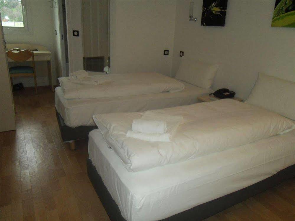 Hôtel l'Amandier Nanterre Buitenkant foto